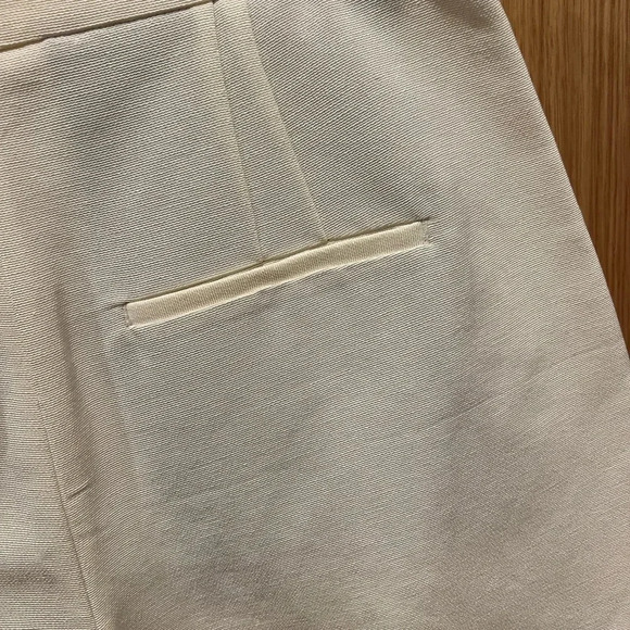 VINCE High Waisted Tailored Short Women’s Size 8 Cream/Off White NWT - Picture 5 of 7